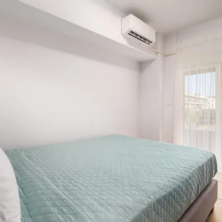 Апартаменты Beachfront Haven, 3 Min To - Gaia 2