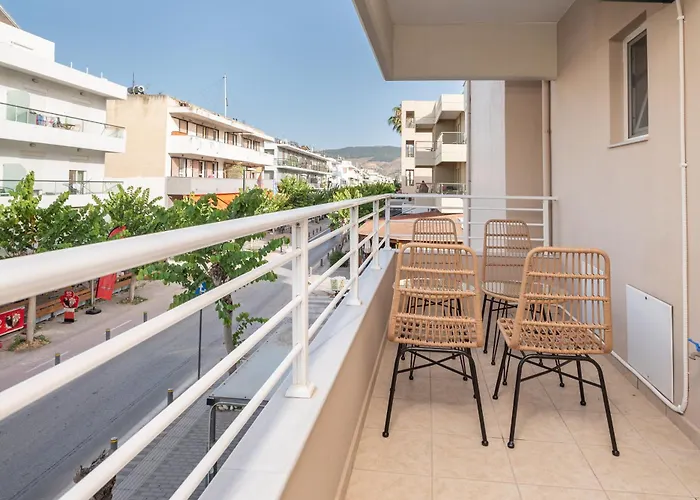 Apartamento Beachfront Haven, 3 Min To - Gaia 2 *