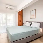 Beachfront Haven, 3 Min To - Gaia 2 Apartman