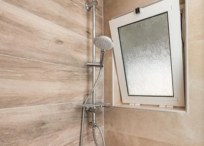 Beachfront Haven, 3 Min To - Gaia 2 Apartment